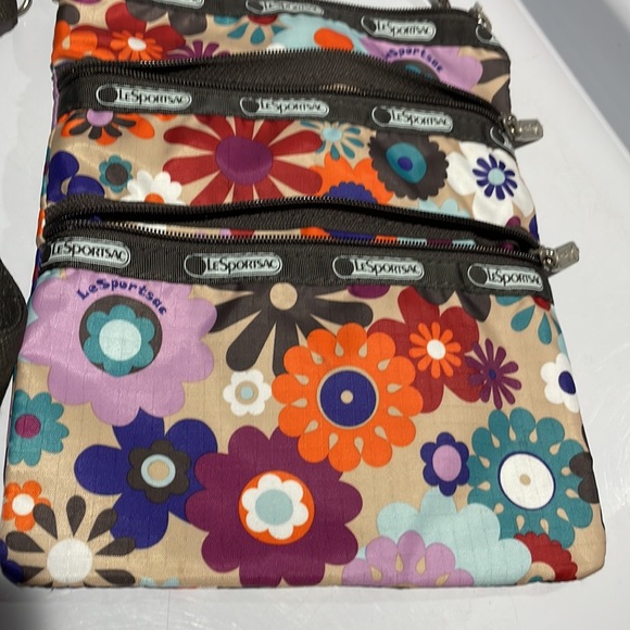 LeSportsac crossbody bag with adjustable strap - Picture 2 of 3